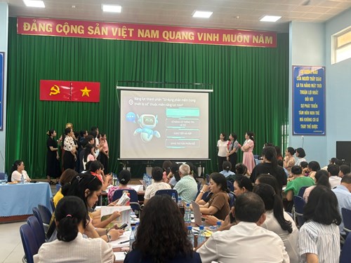 Chuyên đề “Giới thiệu một số hoạt động bổ trợ về công tác quản lý và chuyên môn bậc tiểu học theo Chương trình Giáo dục phổ thông 2018”.